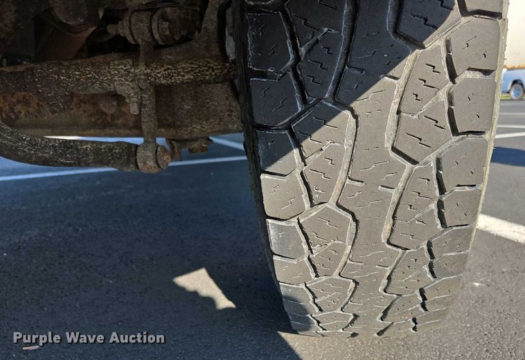 image for item DP6338 2004 Ford F350 Super Duty XL Crew Cab utility bed pickup truck