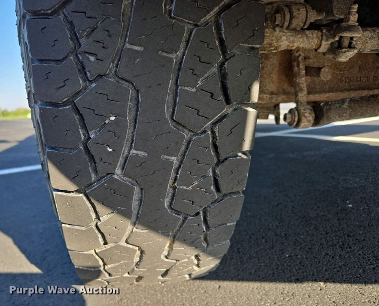 image for item DP6338 2004 Ford F350 Super Duty XL Crew Cab utility bed pickup truck