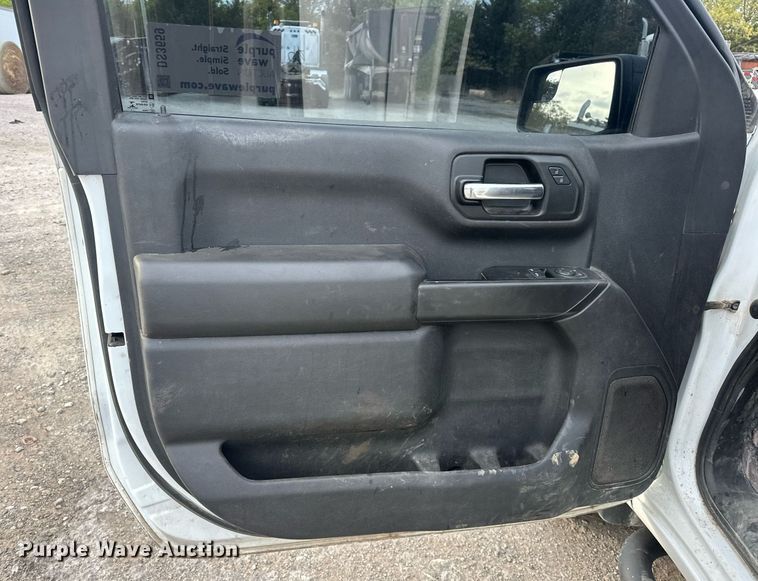 image for item DS3659 2020 Chevrolet Silverado 1500 pickup truck