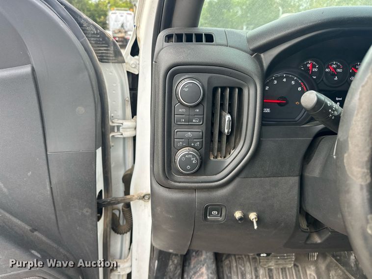 image for item DS3659 2020 Chevrolet Silverado 1500 pickup truck