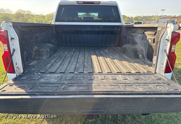 image for item DS3667 2020 Chevrolet Silverado 2500HD Crew Cab pickup truck