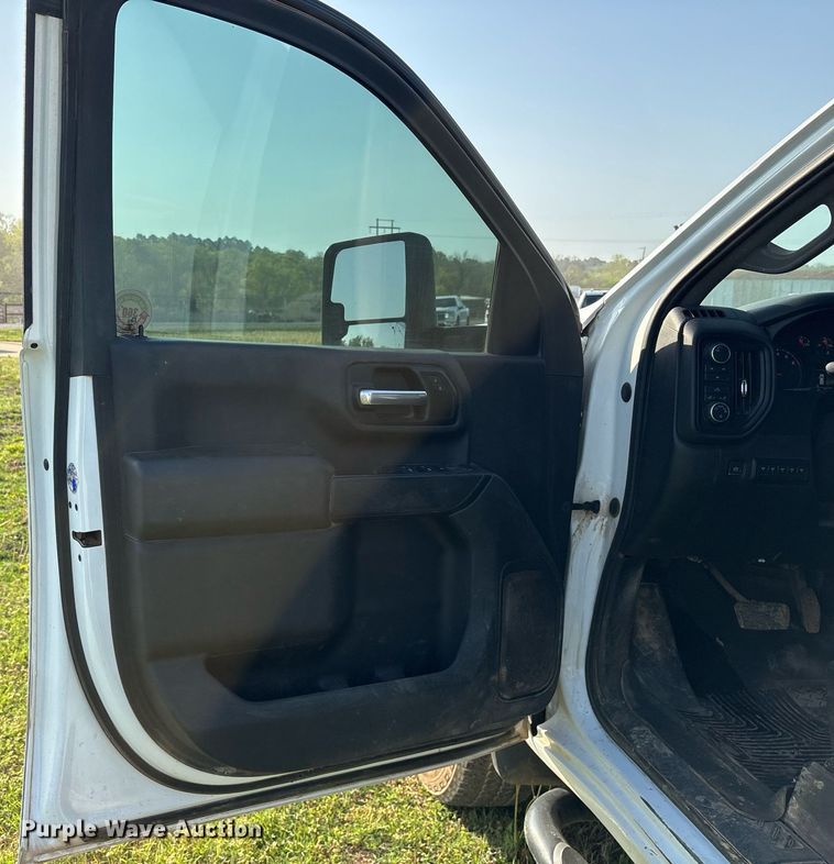 image for item DS3667 2020 Chevrolet Silverado 2500HD Crew Cab pickup truck