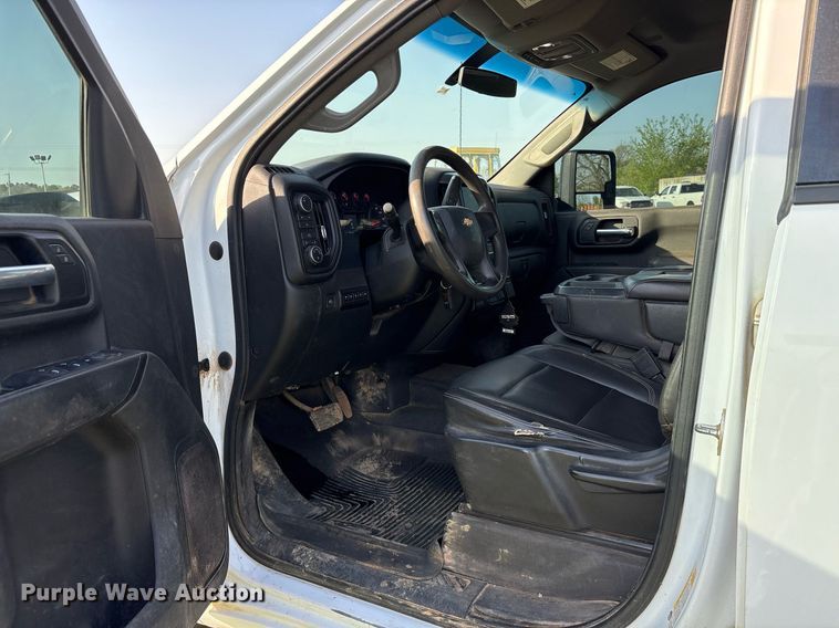 image for item DS3667 2020 Chevrolet Silverado 2500HD Crew Cab pickup truck