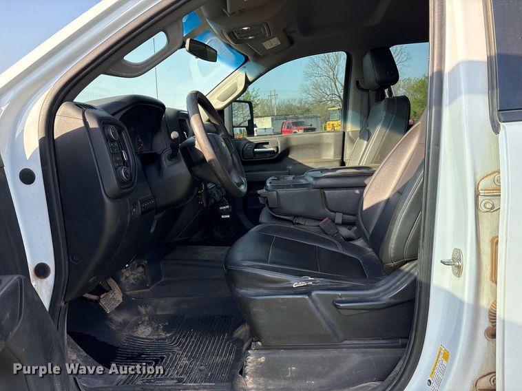 image for item DS3667 2020 Chevrolet Silverado 2500HD Crew Cab pickup truck