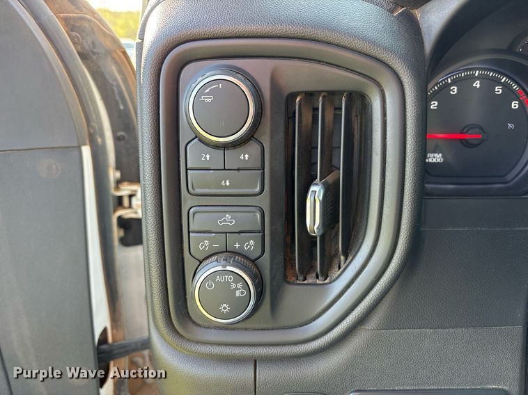 image for item DS3667 2020 Chevrolet Silverado 2500HD Crew Cab pickup truck