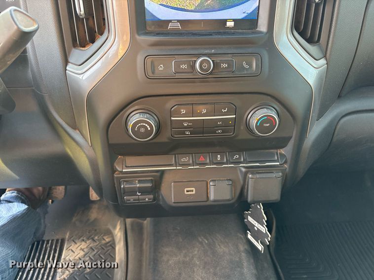 image for item DS3667 2020 Chevrolet Silverado 2500HD Crew Cab pickup truck