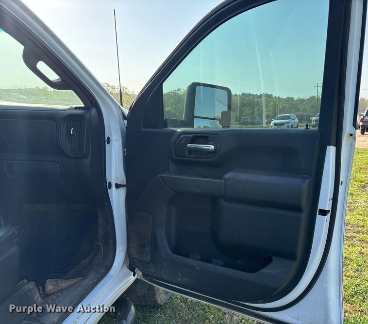 image for item DS3667 2020 Chevrolet Silverado 2500HD Crew Cab pickup truck