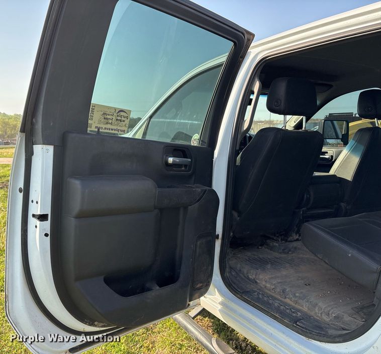 image for item DS3667 2020 Chevrolet Silverado 2500HD Crew Cab pickup truck