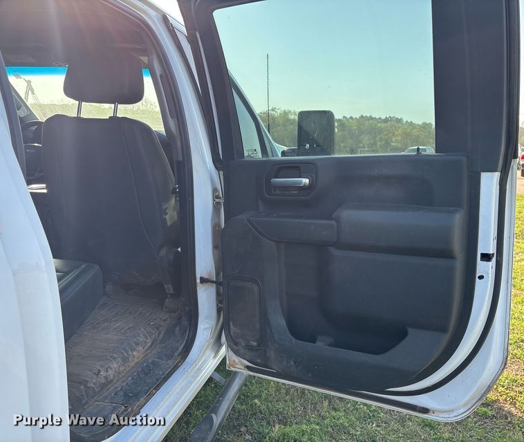 image for item DS3667 2020 Chevrolet Silverado 2500HD Crew Cab pickup truck