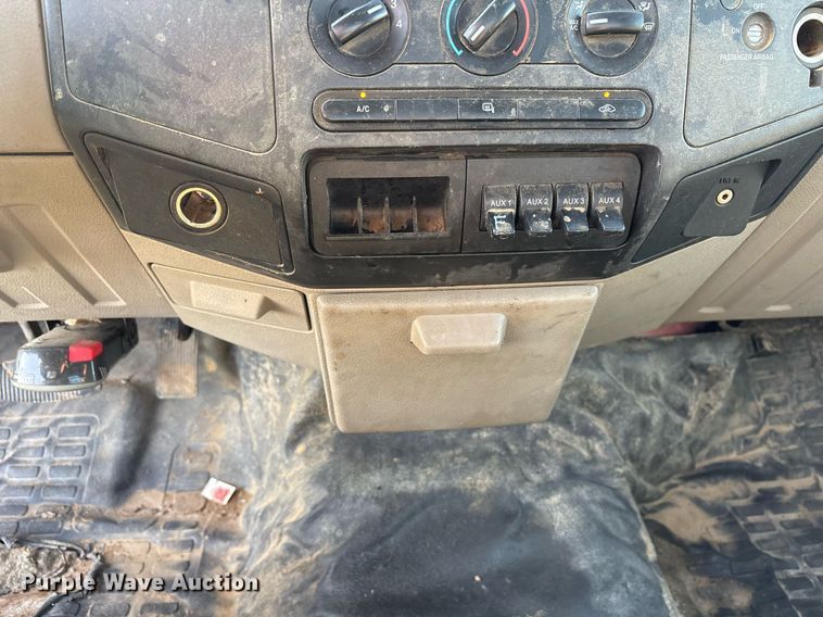 image for item DS3668 2008 Ford F450 Super Duty flatbed truck