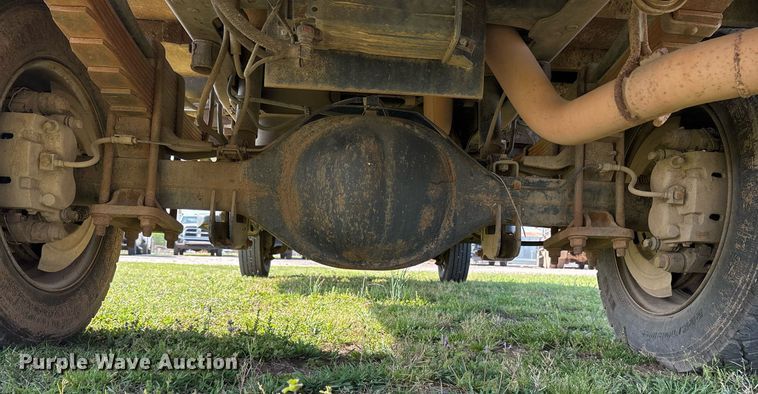 image for item DS3669 2014 Ford F450 Super Duty flatbed truck