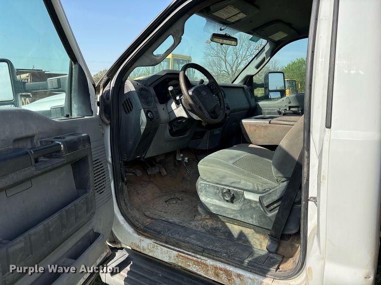 image for item DS3669 2014 Ford F450 Super Duty flatbed truck