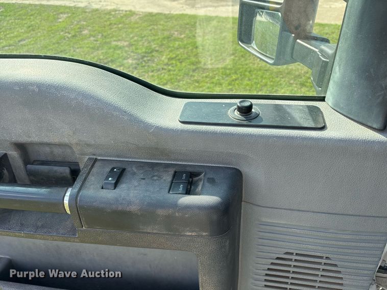 image for item DS3669 2014 Ford F450 Super Duty flatbed truck