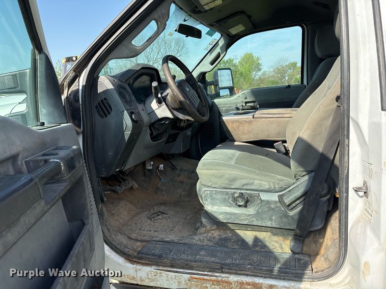 image for item DS3669 2014 Ford F450 Super Duty flatbed truck