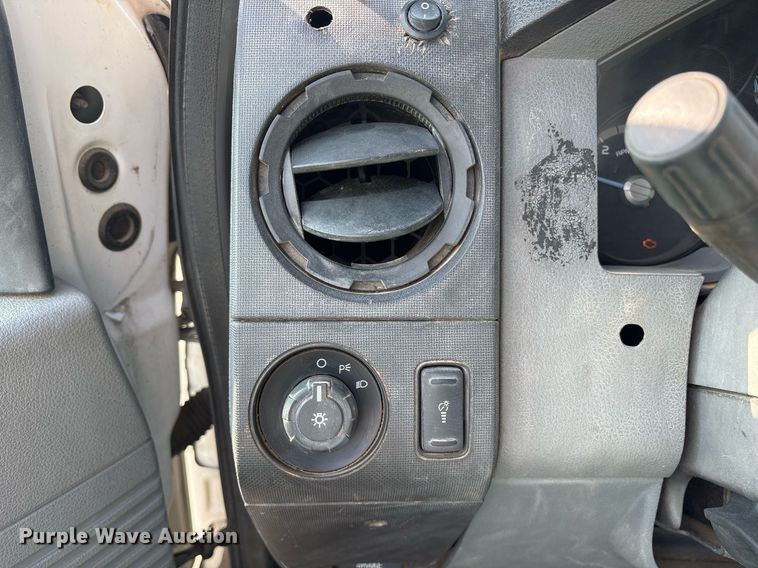 image for item DS3669 2014 Ford F450 Super Duty flatbed truck