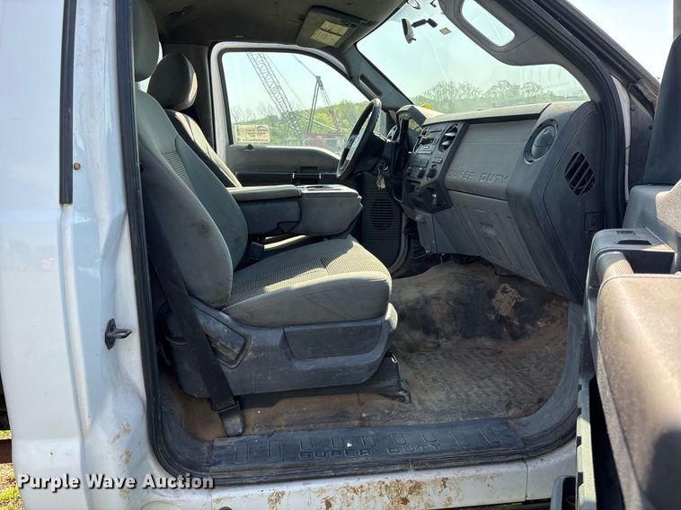 image for item DS3669 2014 Ford F450 Super Duty flatbed truck