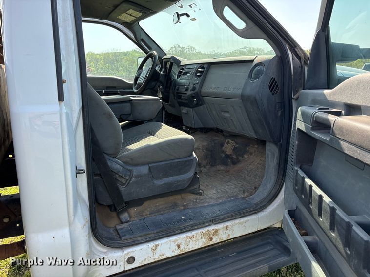 image for item DS3669 2014 Ford F450 Super Duty flatbed truck