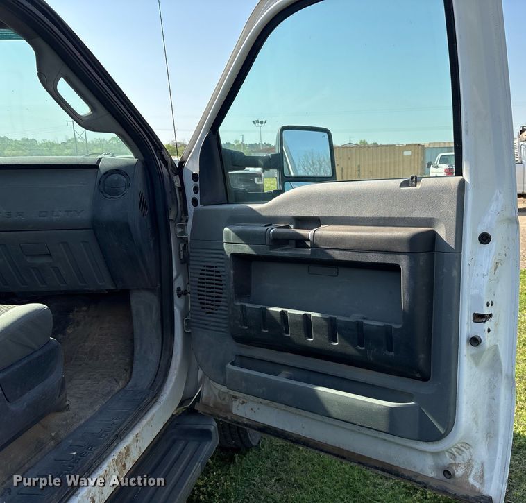 image for item DS3669 2014 Ford F450 Super Duty flatbed truck