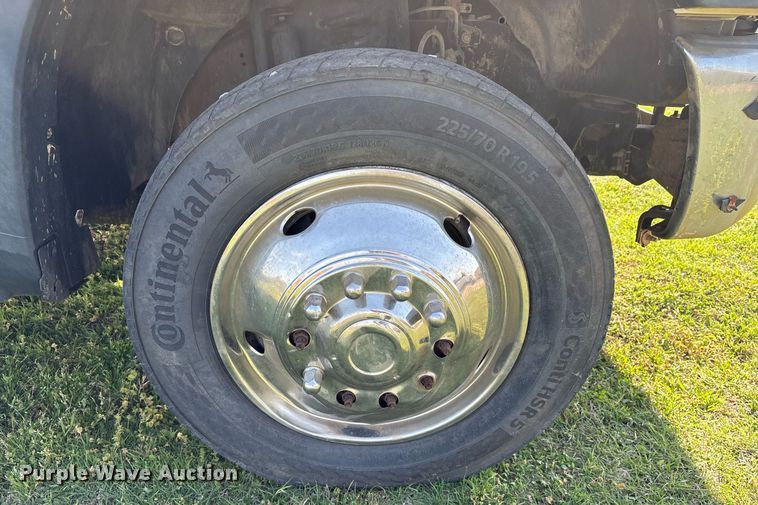 image for item DS3669 2014 Ford F450 Super Duty flatbed truck