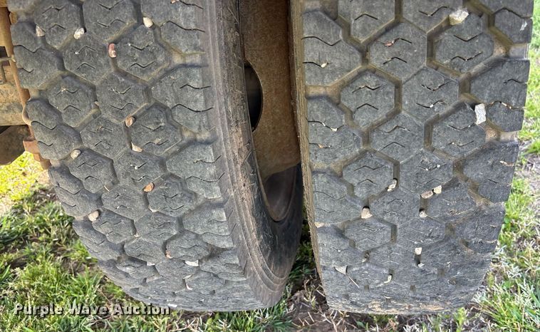 image for item DS3669 2014 Ford F450 Super Duty flatbed truck