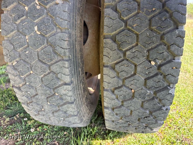 image for item DS3669 2014 Ford F450 Super Duty flatbed truck