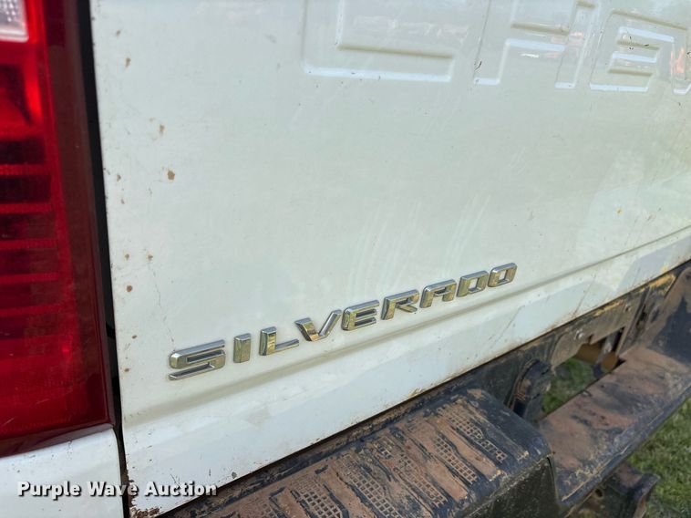 image for item DS3672 2020 Chevrolet Silverado 2500HD Crew Cab pickup truck