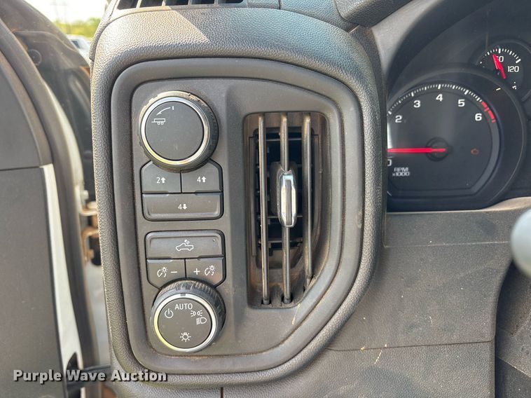 image for item DS3672 2020 Chevrolet Silverado 2500HD Crew Cab pickup truck