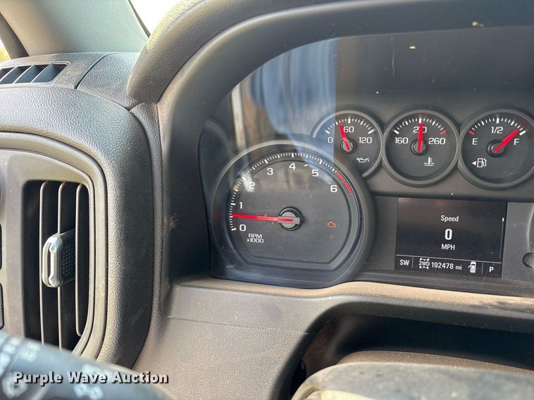 image for item DS3672 2020 Chevrolet Silverado 2500HD Crew Cab pickup truck