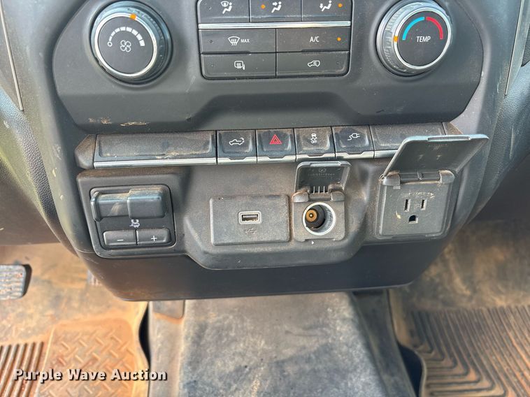 image for item DS3672 2020 Chevrolet Silverado 2500HD Crew Cab pickup truck