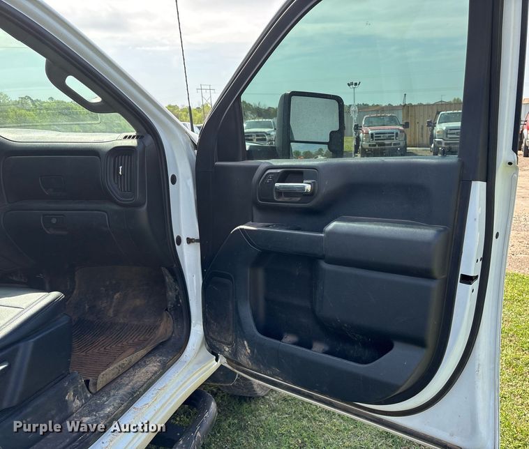 image for item DS3672 2020 Chevrolet Silverado 2500HD Crew Cab pickup truck