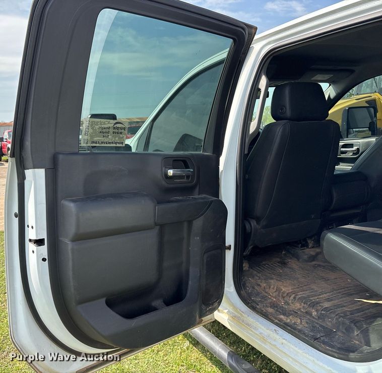 image for item DS3672 2020 Chevrolet Silverado 2500HD Crew Cab pickup truck