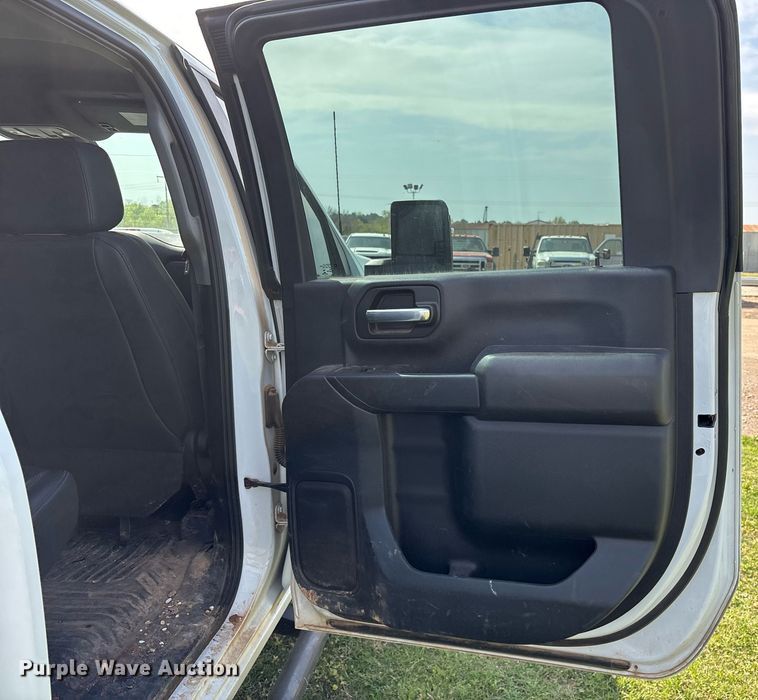 image for item DS3672 2020 Chevrolet Silverado 2500HD Crew Cab pickup truck