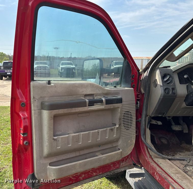 image for item DS3676 2008 Ford F550 Super Duty SuperCab flatbed truck