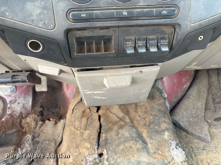 image for item DS3676 2008 Ford F550 Super Duty SuperCab flatbed truck