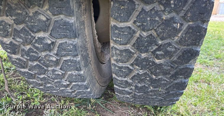 image for item DS3676 2008 Ford F550 Super Duty SuperCab flatbed truck