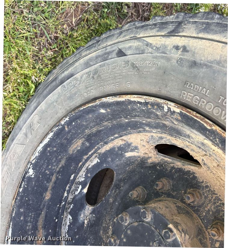 image for item DS3676 2008 Ford F550 Super Duty SuperCab flatbed truck