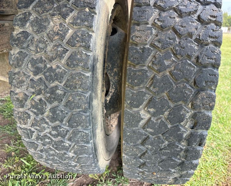 image for item DS3676 2008 Ford F550 Super Duty SuperCab flatbed truck