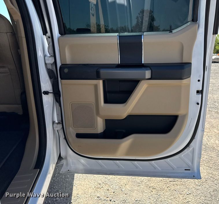 image for item DS3700 2016 Ford F150 XLT SuperCrew pickup truck