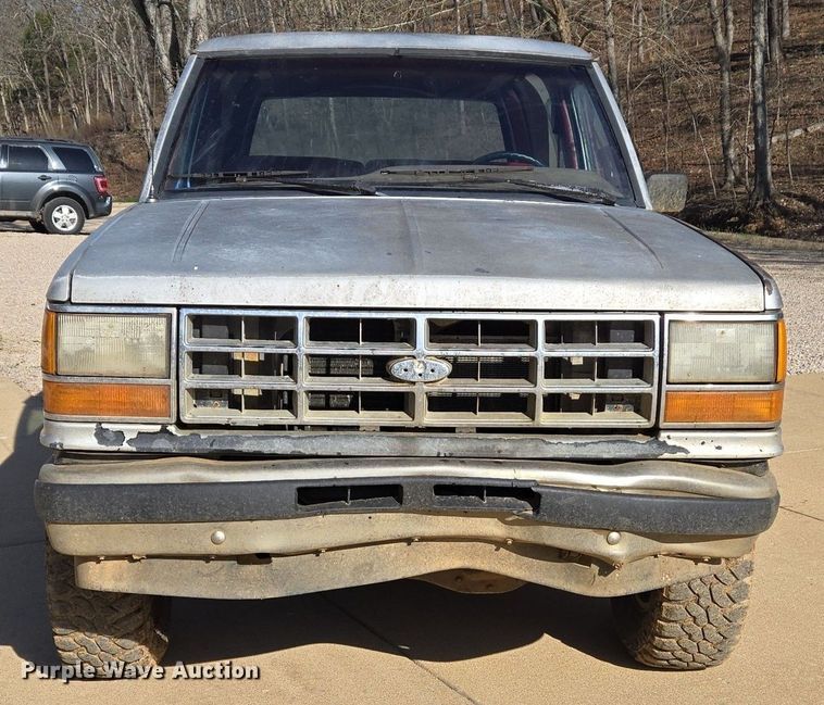 image for item DS5374 1990 Ford Bronco II XLT SUV