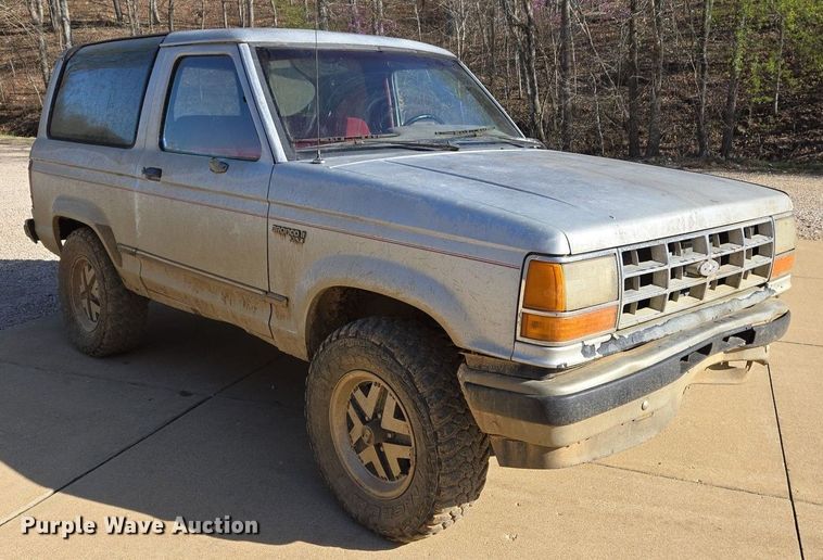 image for item DS5374 1990 Ford Bronco II XLT SUV