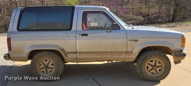 image for item DS5374 1990 Ford Bronco II XLT SUV
