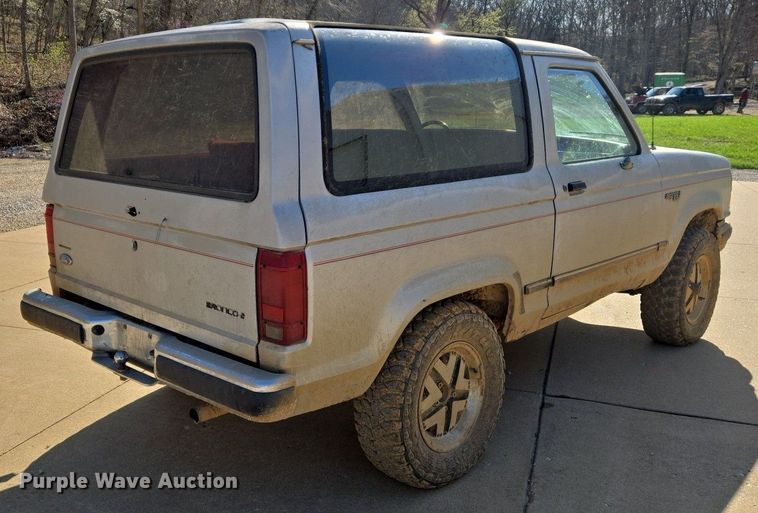 image for item DS5374 1990 Ford Bronco II XLT SUV