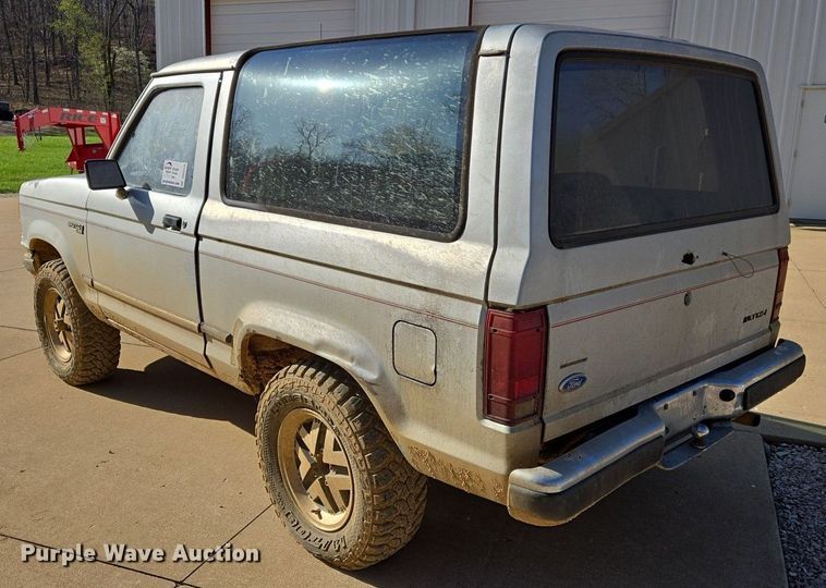 image for item DS5374 1990 Ford Bronco II XLT SUV