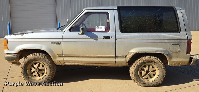 image for item DS5374 1990 Ford Bronco II XLT SUV
