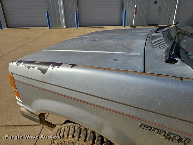 image for item DS5374 1990 Ford Bronco II XLT SUV