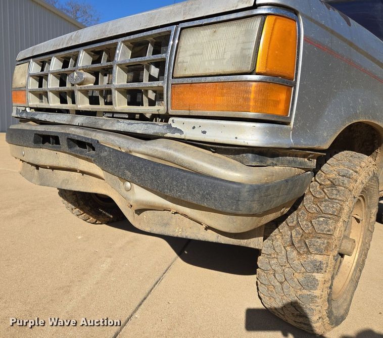 image for item DS5374 1990 Ford Bronco II XLT SUV