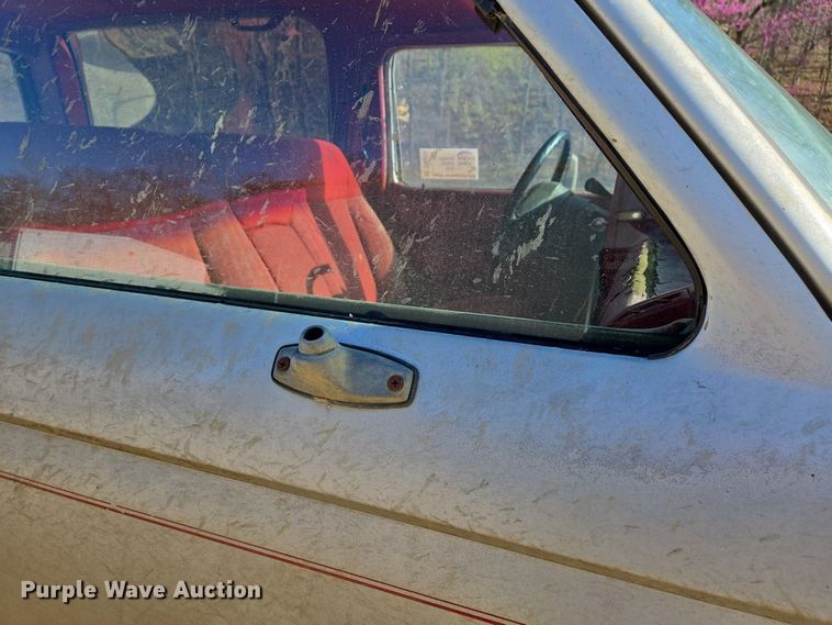 image for item DS5374 1990 Ford Bronco II XLT SUV