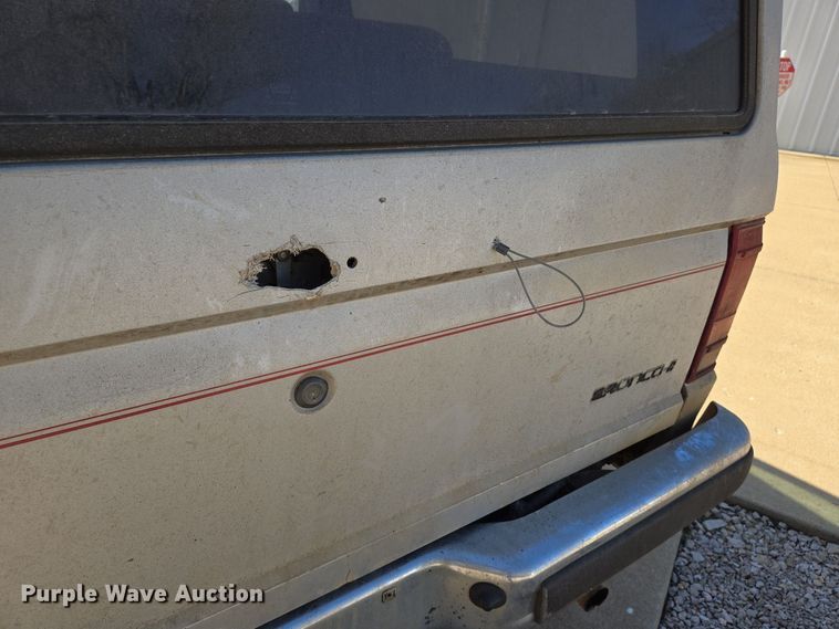 image for item DS5374 1990 Ford Bronco II XLT SUV