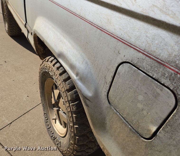 image for item DS5374 1990 Ford Bronco II XLT SUV