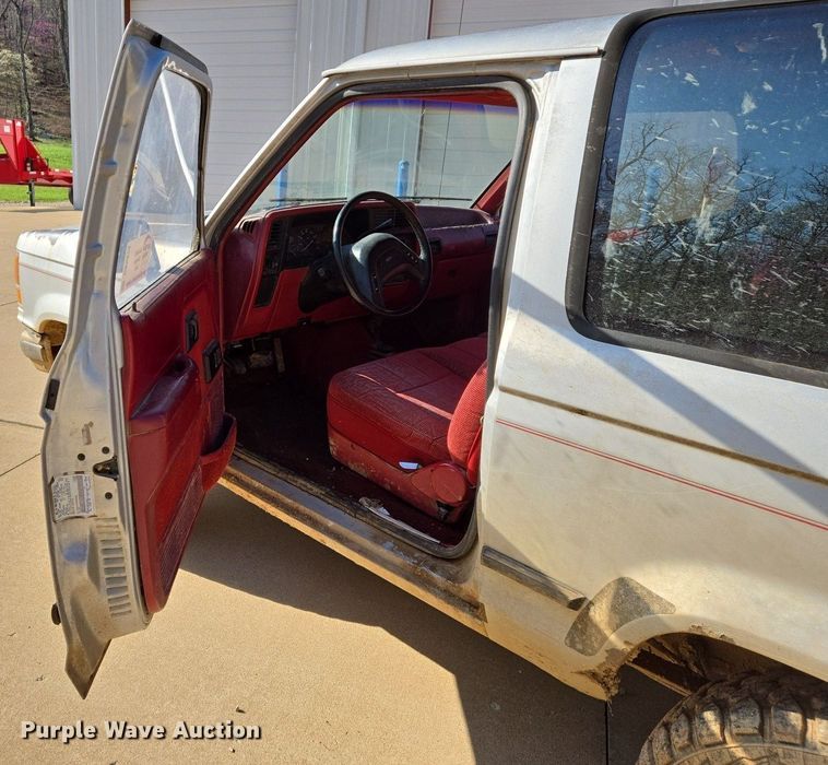 image for item DS5374 1990 Ford Bronco II XLT SUV